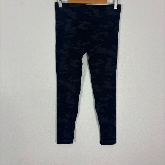 Spanx Black & Grey Camo Print High Waisted Seamless 7/8 Leggings Size Medium - Picture 1 of 3